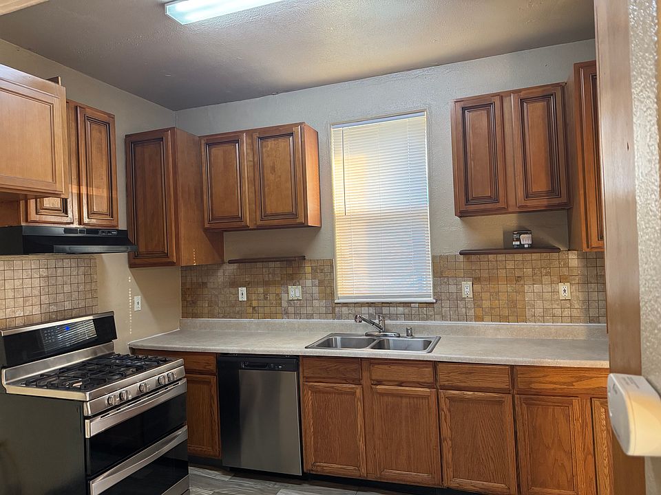 1st image of 148 S Los Angeles Ave #148