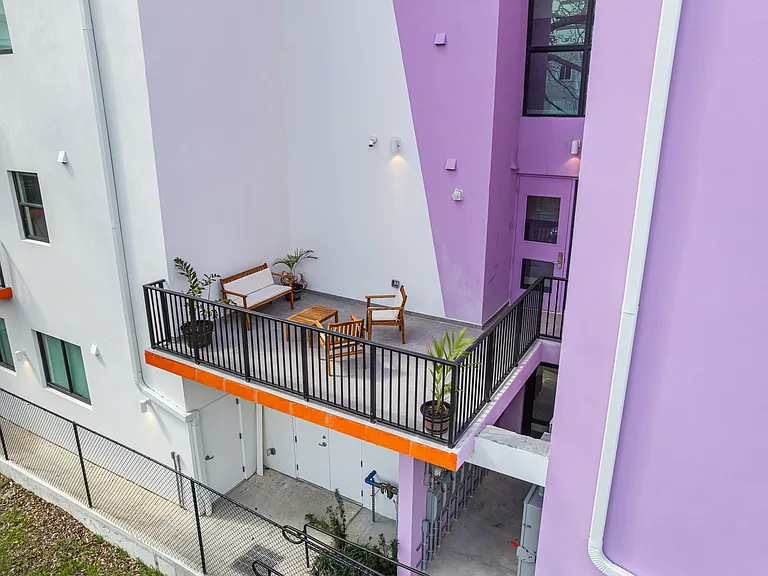 Saffron Apartments — Photo 12