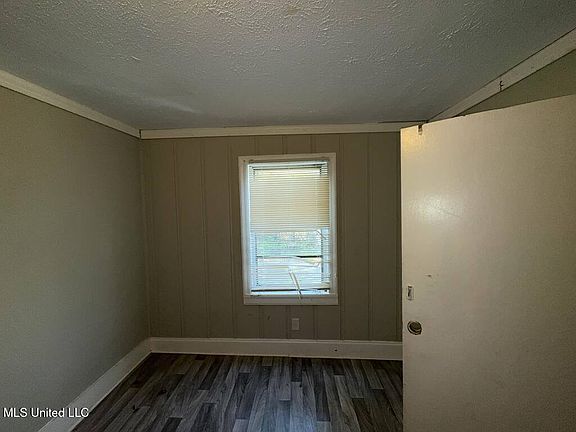 5th image of 433 E Ridgeway St
