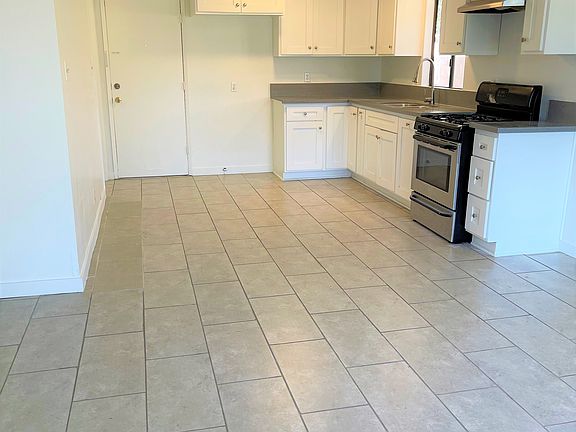 803 N M Street kitchen