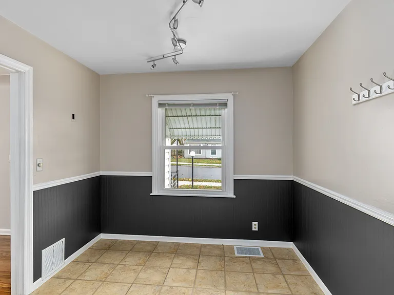 2116 Riverside Dr NE — Photo 8