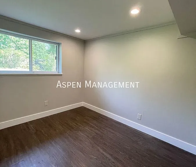377 Monarch St — Photo 10