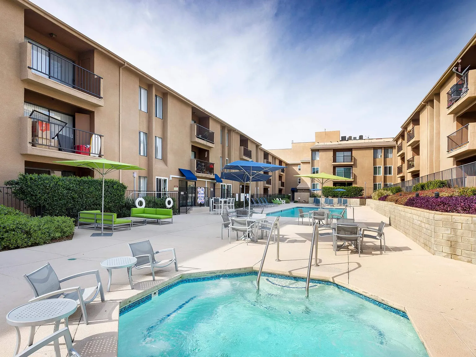 Northridge Gardens Apartments — Photo 2