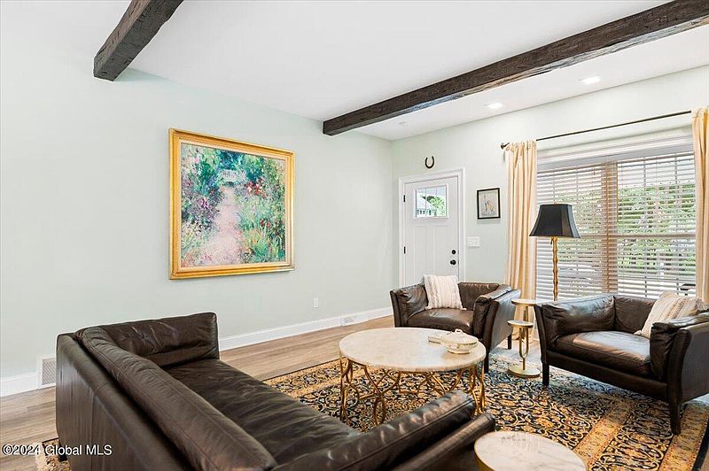 5th image of 40 Horseshoe Drive