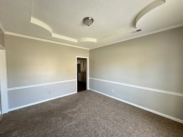4 bed, 2.0 bath, 2438 sqft, $1,850 — Photo 3