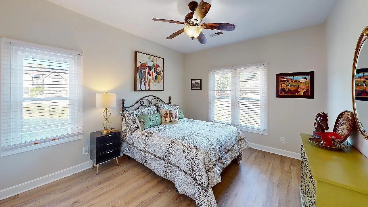 3 bed, 2.0 bath, 1471 sqft, $3,000 — Photo 4