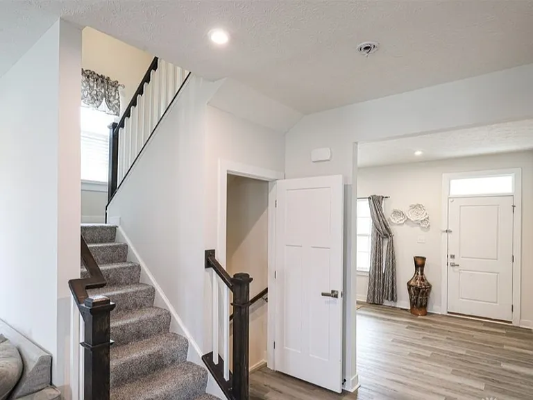 95 Ridgebrook Trl — Photo 3