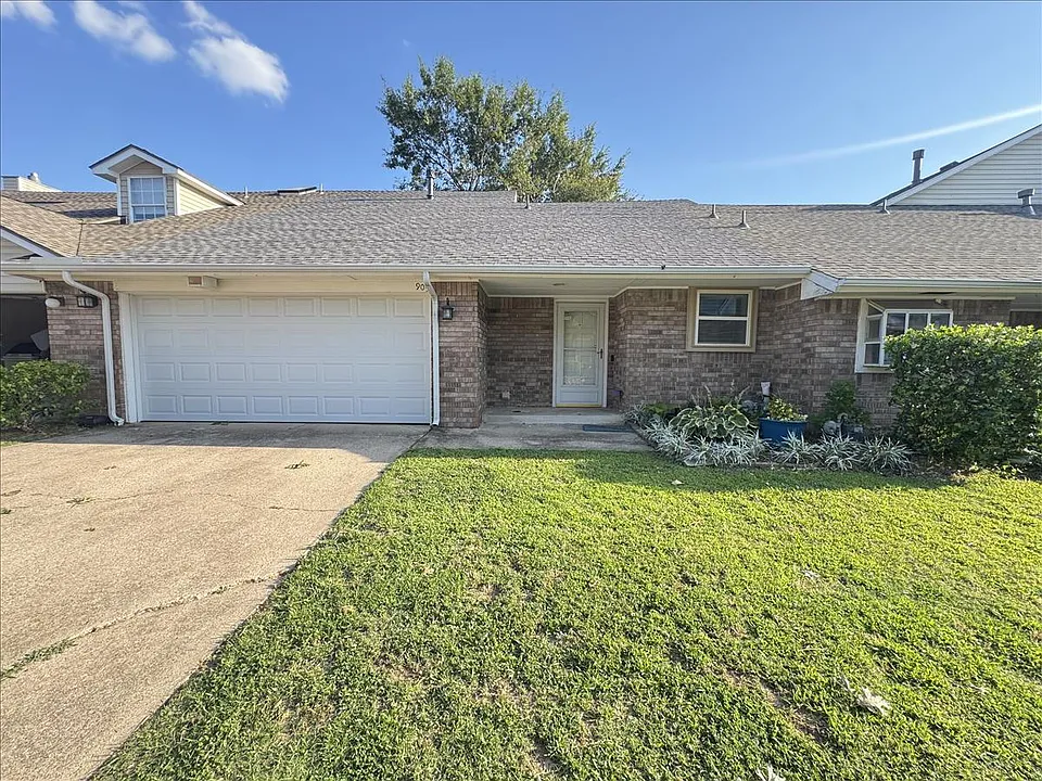 905 Rambling Oaks Dr