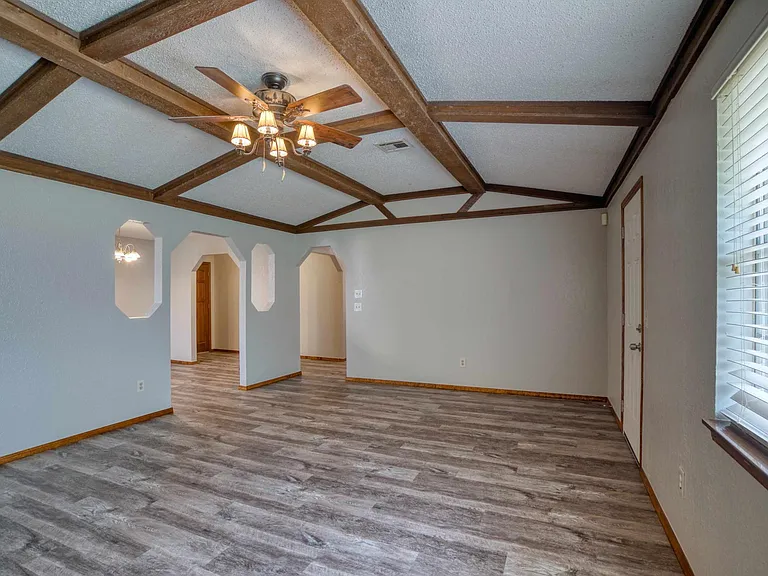 700 Wood Hollow Ln — Photo 11