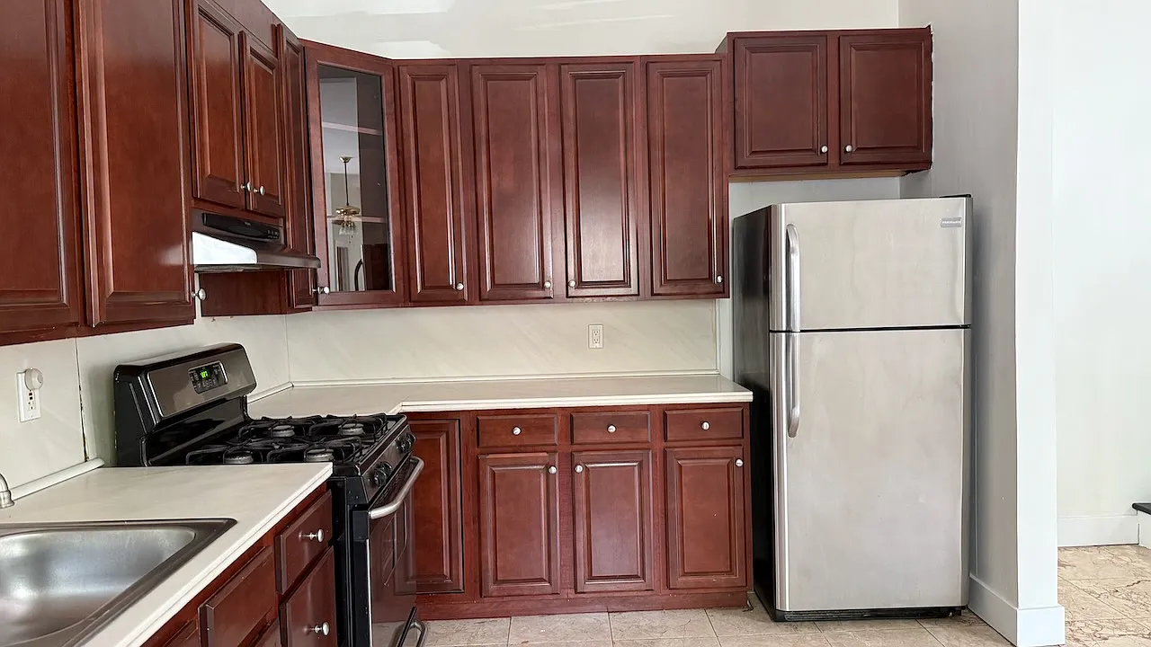 3 bed, 1336 sqft, $2,300 — Photo 4