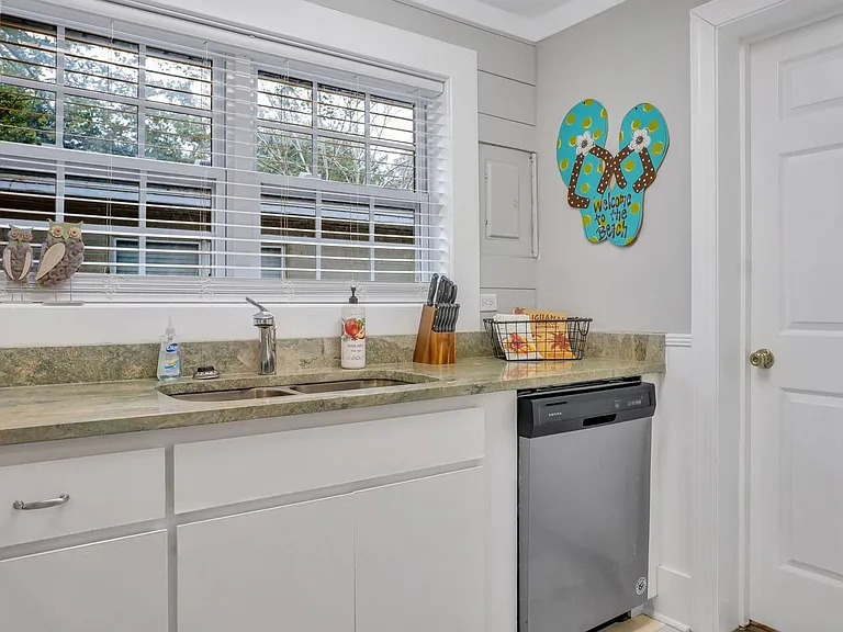 511-513 Demere Rd — Photo 38