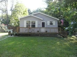 6016 Crandall Rd, Howell, MI 48855