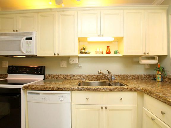 4th image of 88500 Overseas Hwy APT 323