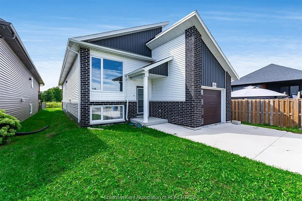 3 bed, $2,400 — Photo 1