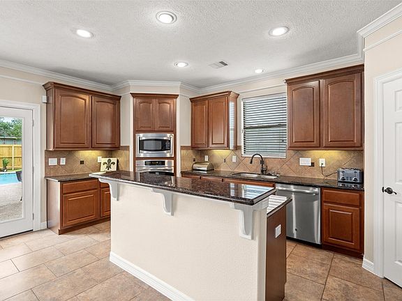 5th image of 9611 Inwood Cir