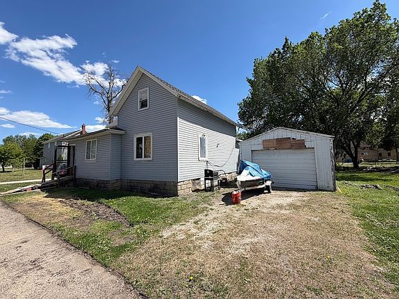 2nd image of 604 Oak St