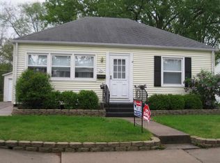 26 Blackhawk Hills Dr, Rock Island, IL 61201