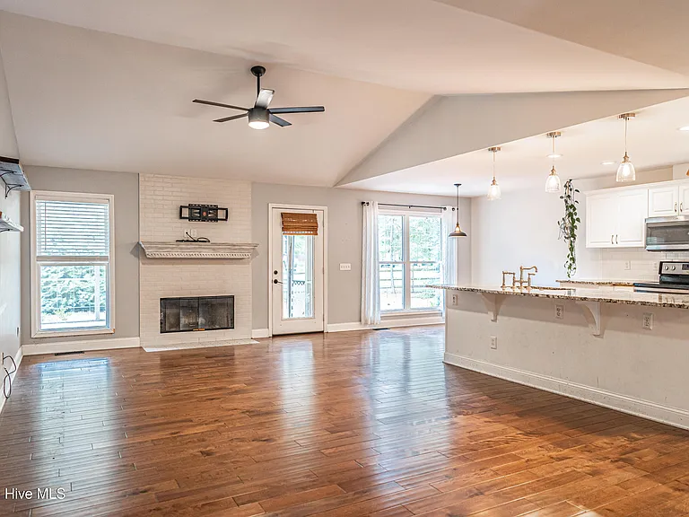 104 Juniper Creek Blvd — Photo 8
