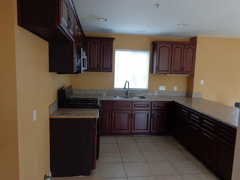 918 S Sheridan St — Photo 3