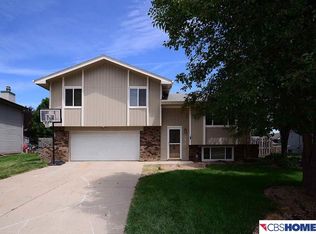 13618 Z St, Omaha, NE 68137