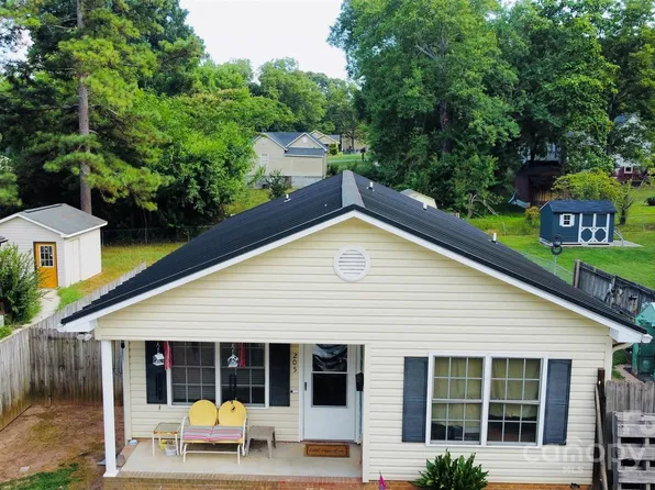 205 W Lee Ave, Bessemer City, NC 28016