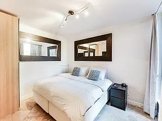 Bedroom 1: with 1 King or 2 Twins