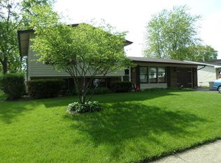 7980 Berkshire Dr, Hanover Park, IL
