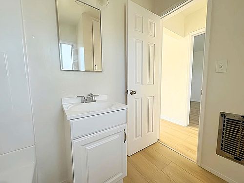 4th image of 6404 1/2 Roble Ave