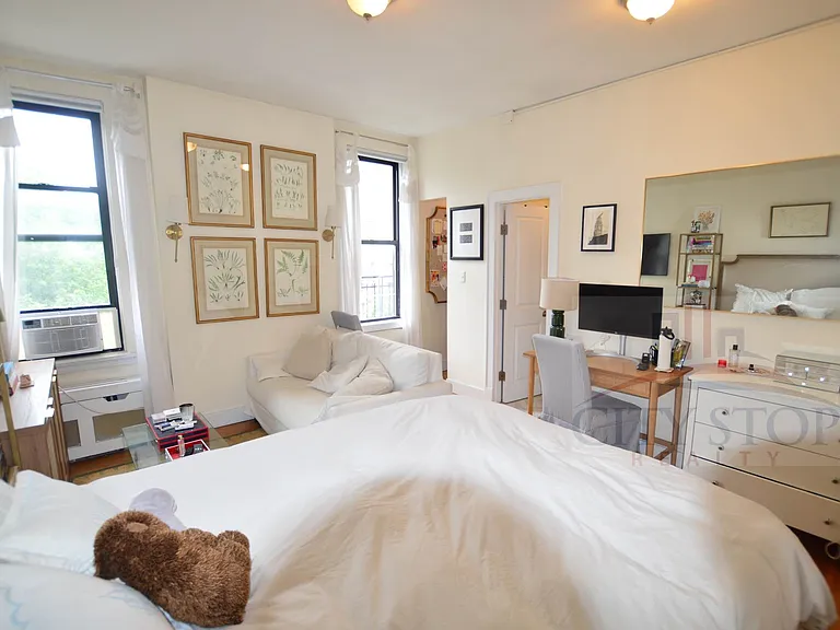 101 W 77th St #33 — Photo 4