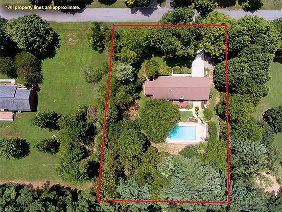2nd image of 6704 Lantern Ln
