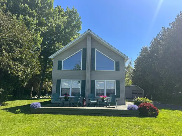 483 Cumberland Head Rd, Plattsburgh, NY 12901