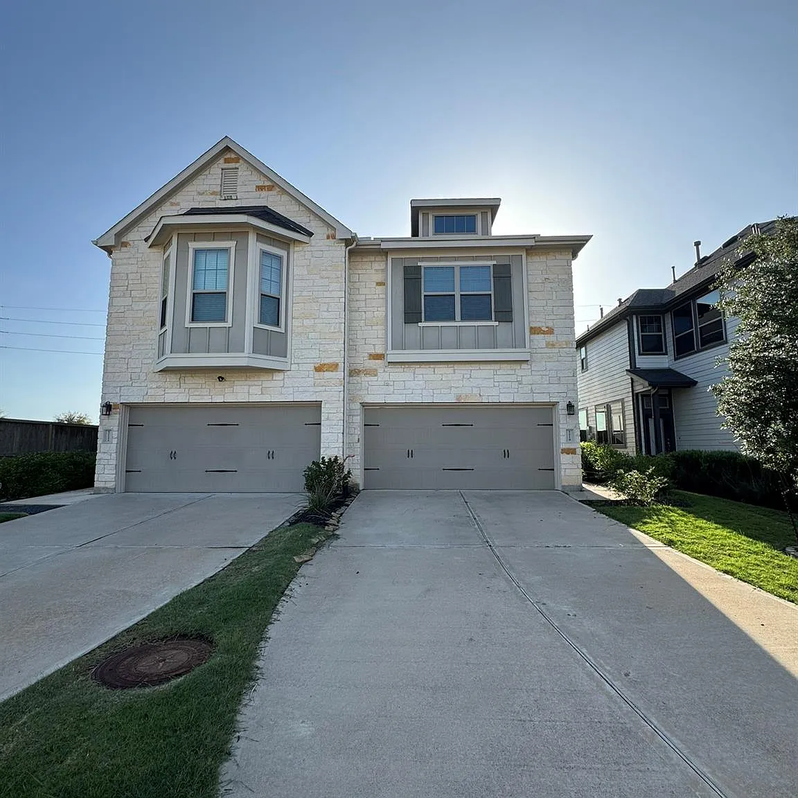 3 bed, 2.5 bath, 1855 sqft, $2,200 — Photo 2