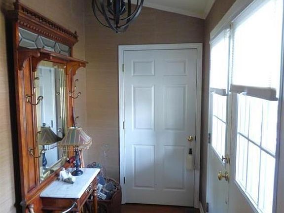 5th image of 10 Manchester Ln