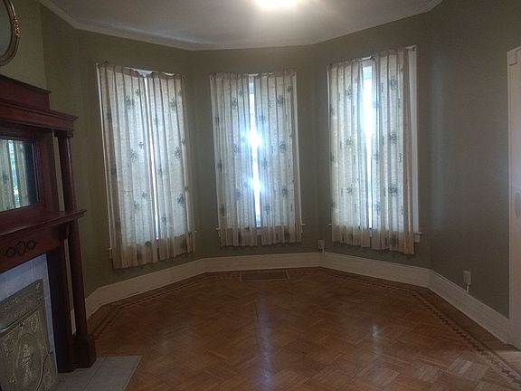 5th image of 209 Cherry St