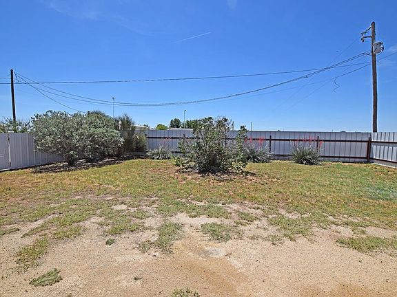 4th image of 6040 N Cypress Ave