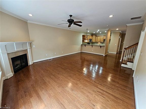 5th image of 121 Oleander Dr
