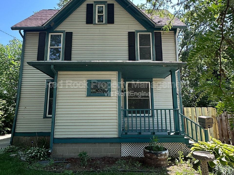1st image of 835 Elm St