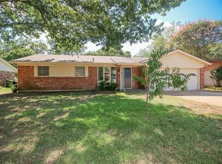 209 Page Ct, Hurst, TX 76053