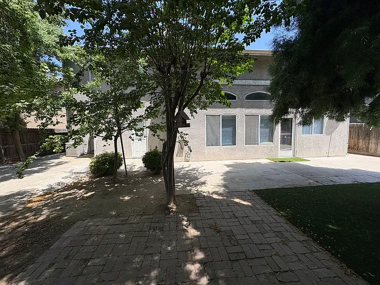 703 W Russell Ave — Photo 38