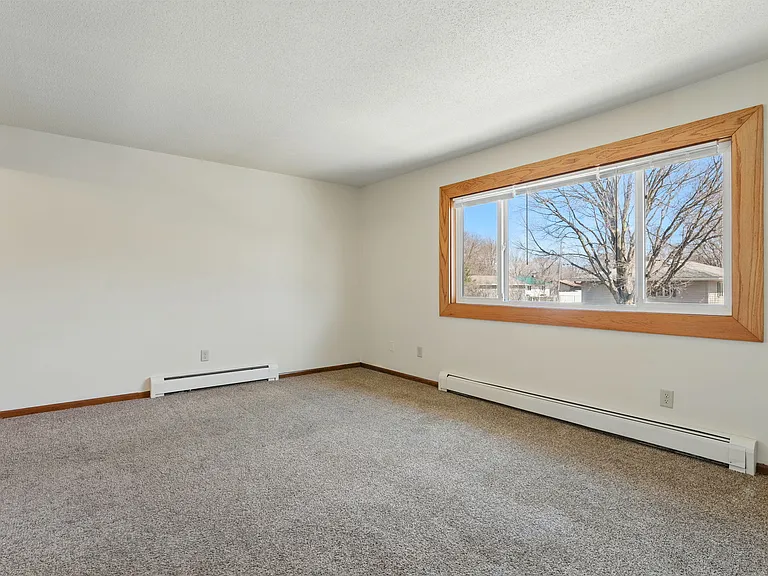 613 Park Ave — Photo 3