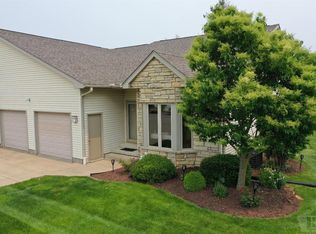 5572 Oak Hills Dr, Burlington, IA