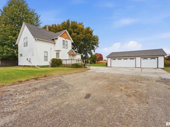 135 E 7th St, Sherrard, IL 61281