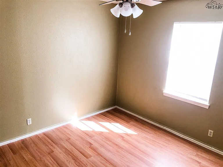 1418 Phoenix Dr — Photo 18