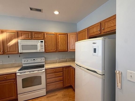 5th image of 107 Clocktower Dr #207
