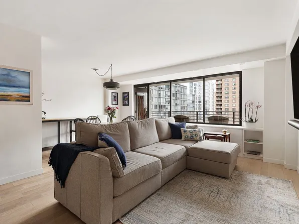 382 Central Park W APT 8M, New York, NY 10025