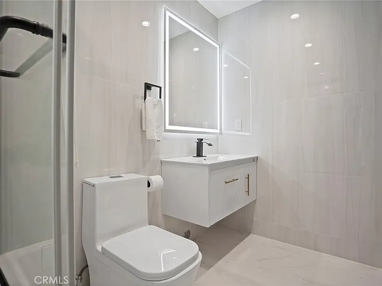 1239 N Reese Pl — Photo 12