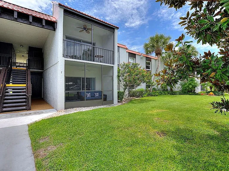 3215 Beneva Rd — Photo 1