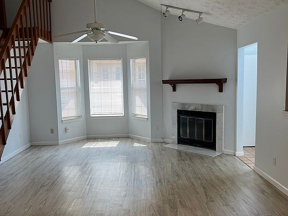 4th image of 1598 Longbow Ln