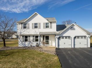 7105 Lakemist Dr, Cicero, NY 13039