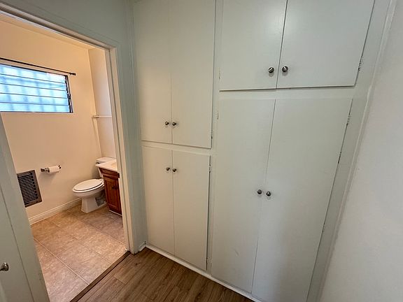 5th image of 5111 Inglewood Blvd #4
